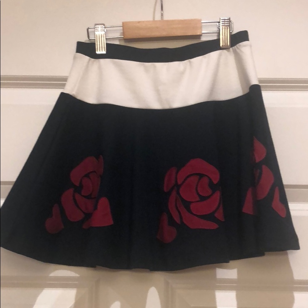 Mona Lisa skirt / navy blue, red w/ white flowers